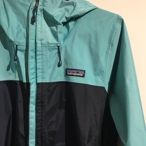 Patagonia Torrentshell 3L Jacket in two-tone blue